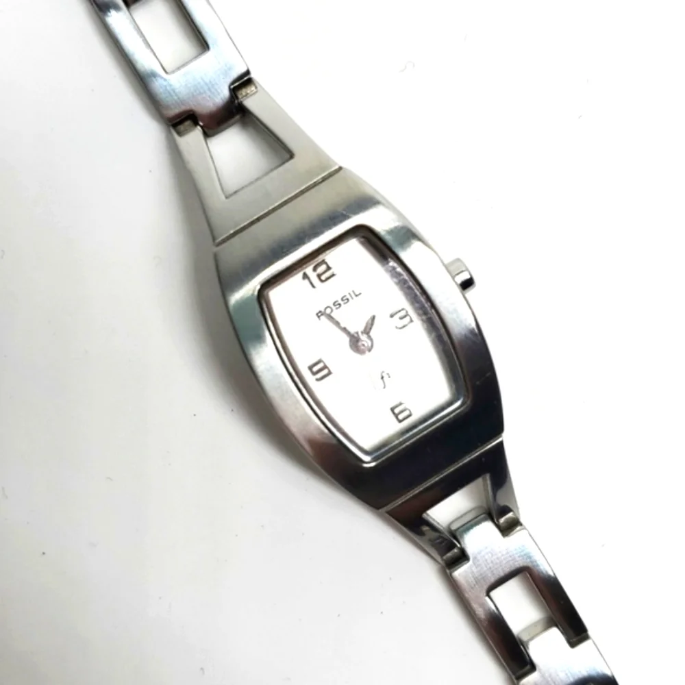 Vintage Fossil Watch F² ES9381 Silver Toned Steel Wristband White Face Watch